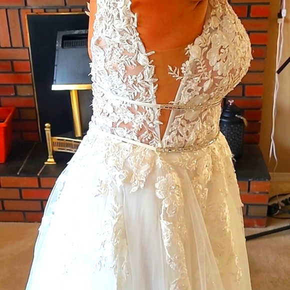 Wedding Dress size 14 Never worn. - Picture 7 of 14